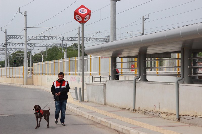 İZBAN'da bomba paniği