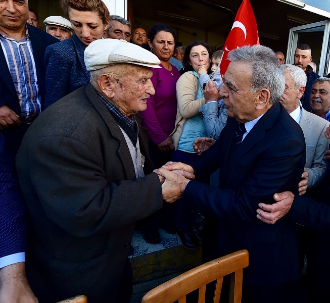 Kocaoğlu'na ilçe ziyaretlerinde sürpriz karşılama