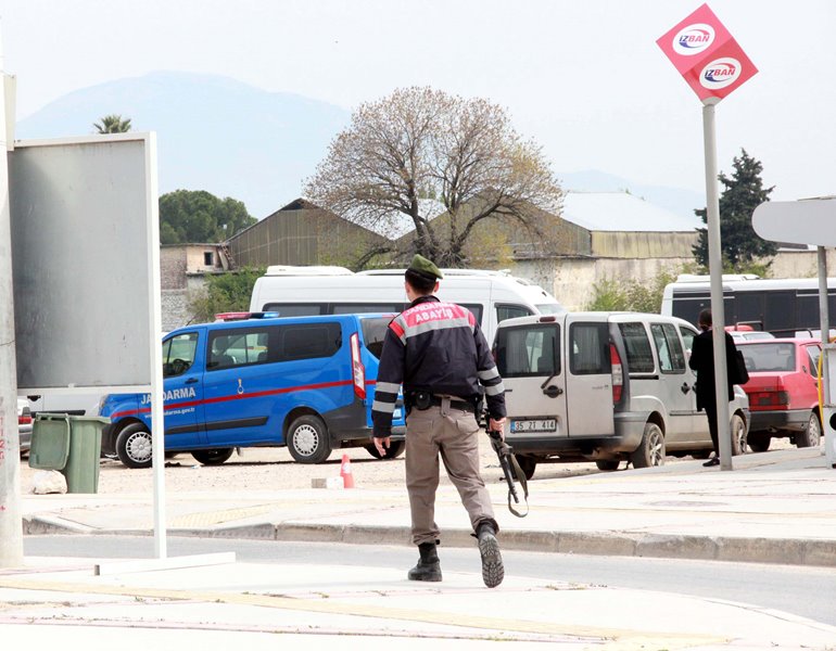 İZBAN'da bomba paniği