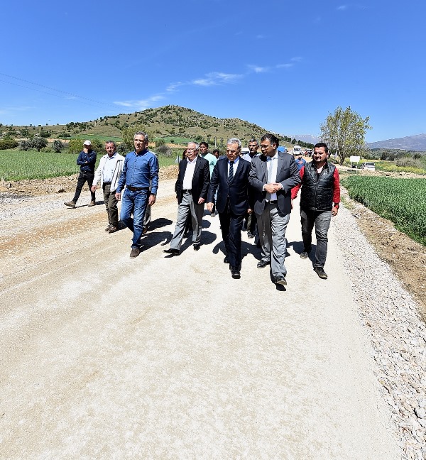 Kocaoğlu'na ilçe ziyaretlerinde sürpriz karşılama