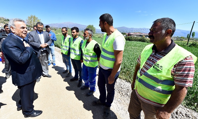 Kocaoğlu'na ilçe ziyaretlerinde sürpriz karşılama