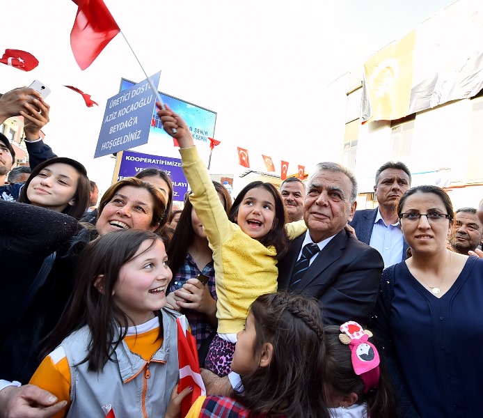 Kocaoğlu'na ilçe ziyaretlerinde sürpriz karşılama