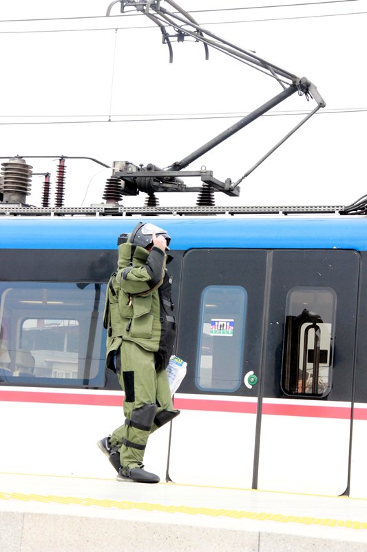 İZBAN'da bomba paniği