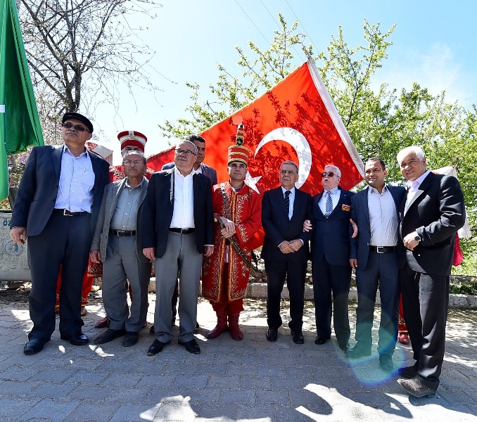 Kocaoğlu'na ilçe ziyaretlerinde sürpriz karşılama