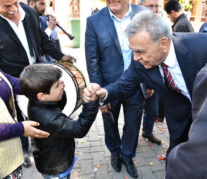 Başkan Kocaoğlu'na şiirli karşılama