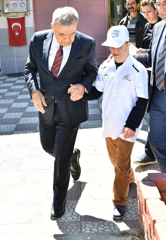 Başkan Kocaoğlu'na şiirli karşılama