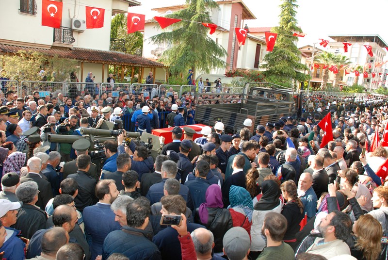 İzmir şehidini uğurladı
