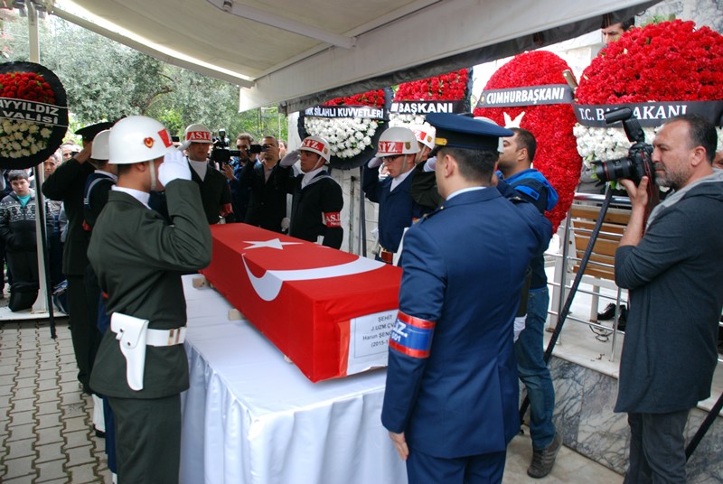 İzmir şehidini uğurladı