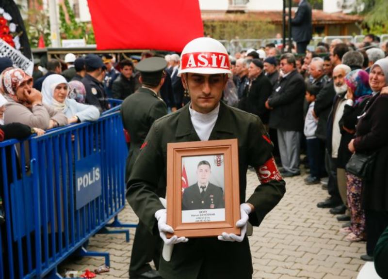 İzmir şehidini uğurladı