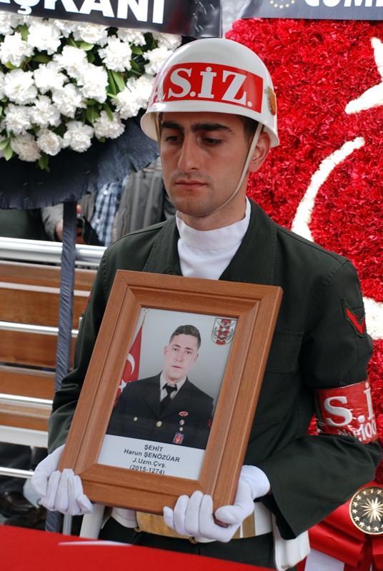 İzmir şehidini uğurladı