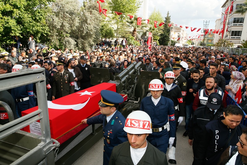 İzmir şehidini uğurladı
