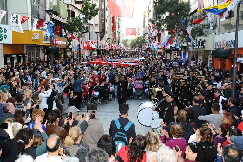 Dünya çocukları Karşıyaka'da buluştu