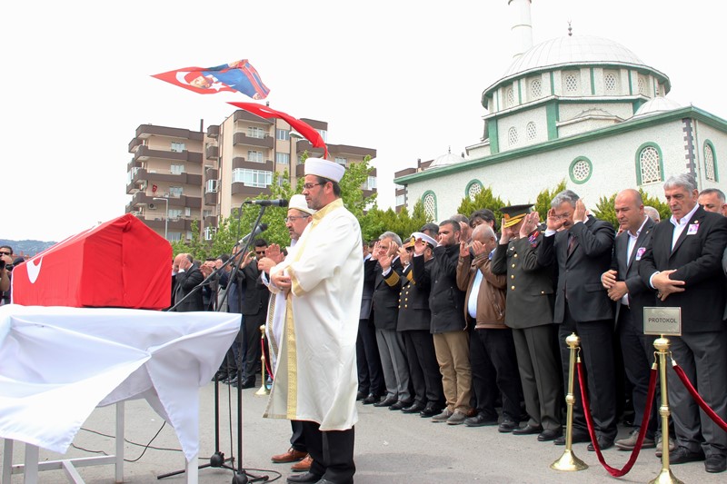 İzmir şehit komiseri uğurladı