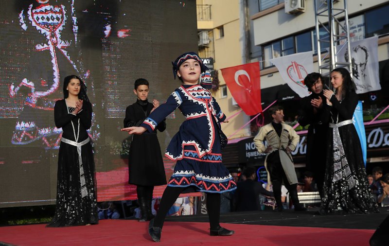 Dünya çocukları Karşıyaka'da buluştu