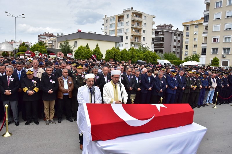 İzmir şehit komiseri uğurladı