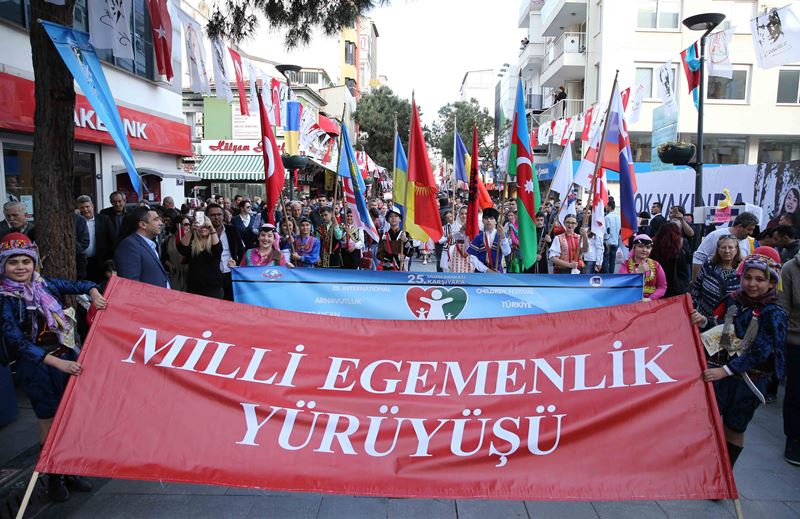 Dünya çocukları Karşıyaka'da buluştu