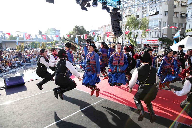 Dünya çocukları Karşıyaka'da buluştu