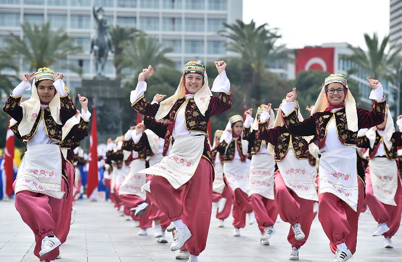 İzmir'de 23 Nisan coşkusu