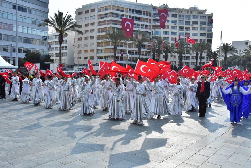 İzmir'de 23 Nisan coşkusu