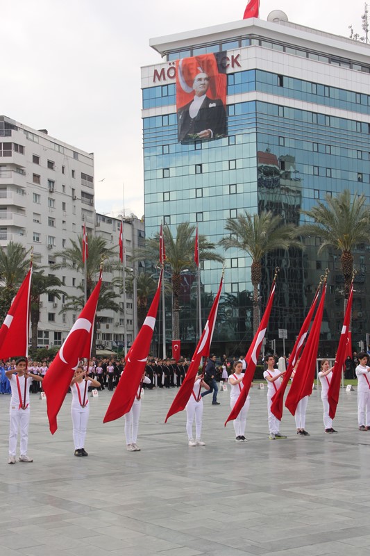 İzmir'de 23 Nisan coşkusu