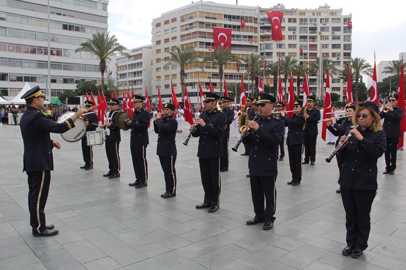 İzmir'de 23 Nisan coşkusu