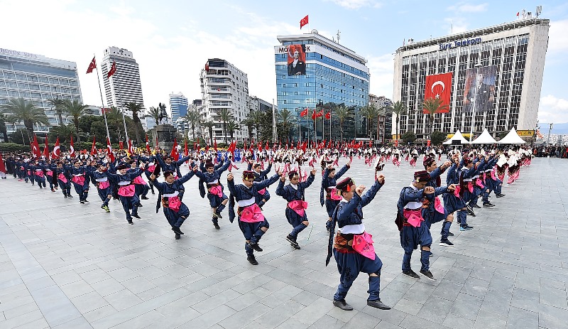 İzmir'de 23 Nisan coşkusu