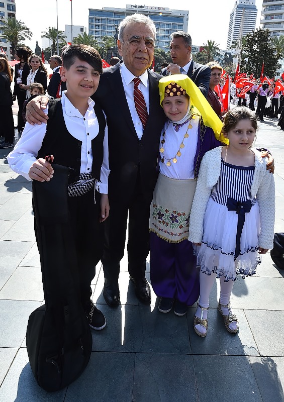 İzmir'de 23 Nisan coşkusu