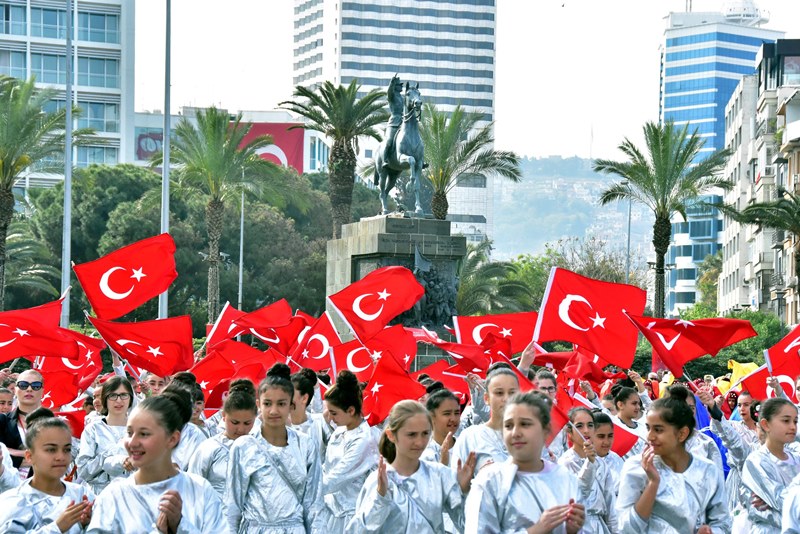 İzmir'de 23 Nisan coşkusu