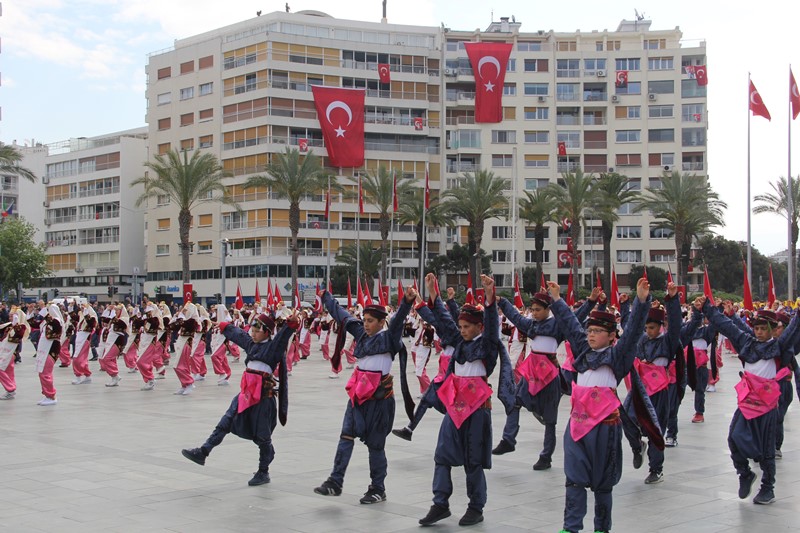 İzmir'de 23 Nisan coşkusu
