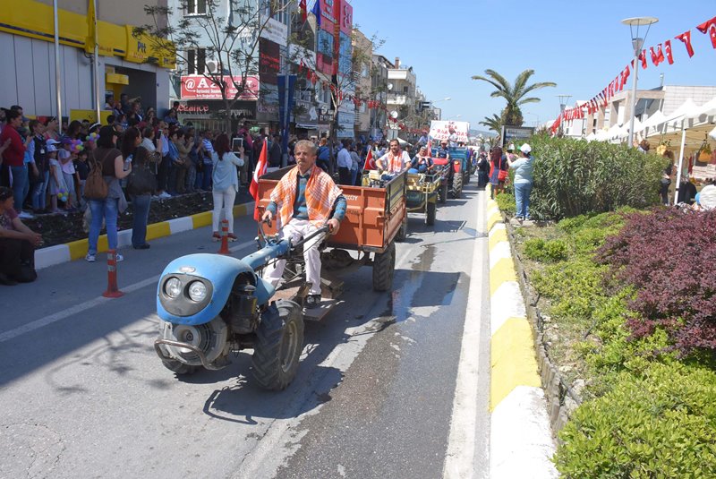 Urla'nın renkli festivali başladı