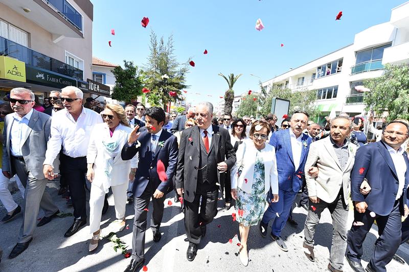 Urla'nın renkli festivali başladı