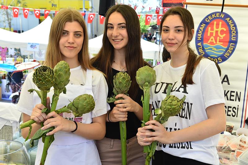 Urla'nın renkli festivali başladı