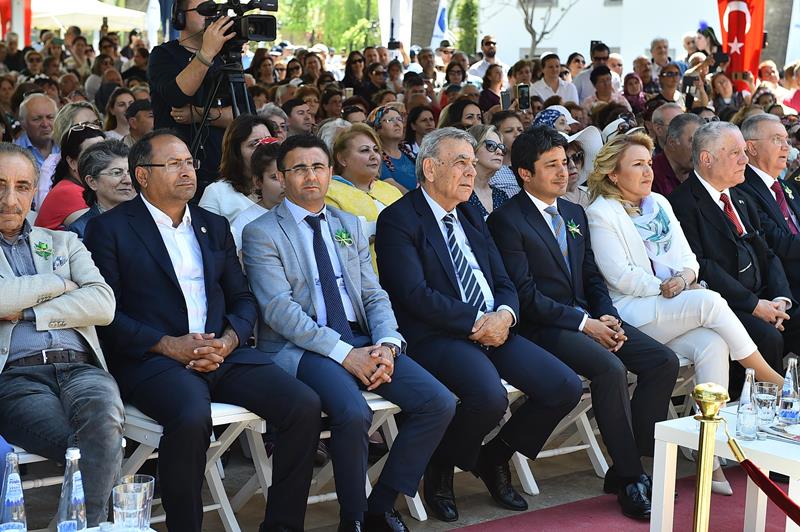 Urla'nın renkli festivali başladı