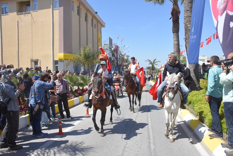 Urla'nın renkli festivali başladı