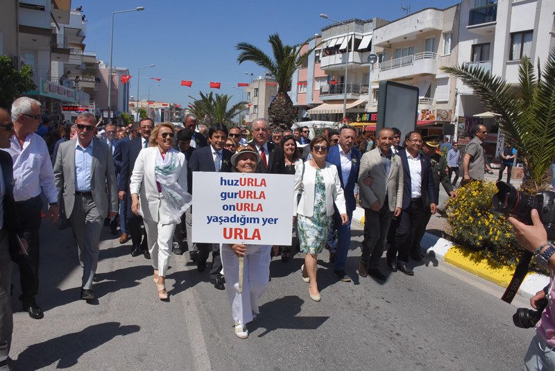 Urla'nın renkli festivali başladı
