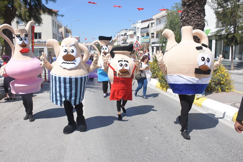 Urla'nın renkli festivali başladı