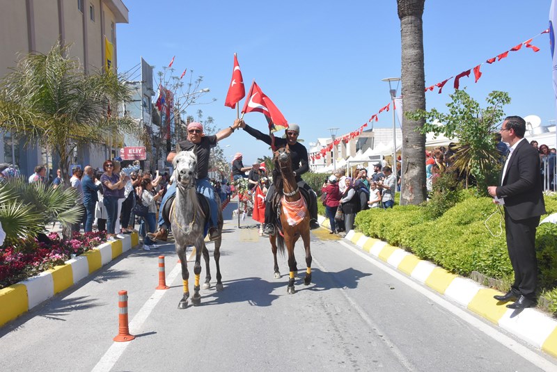 Urla'nın renkli festivali başladı