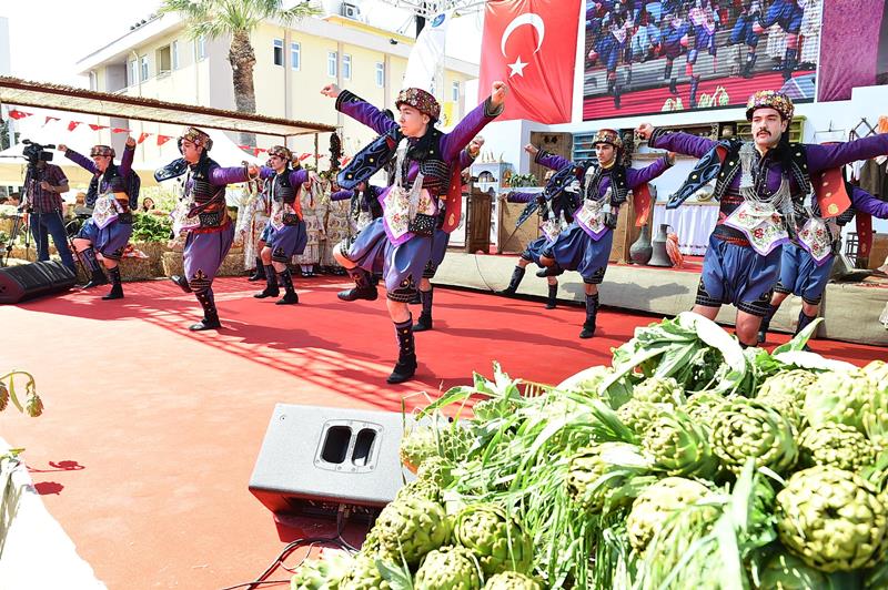 Urla'nın renkli festivali başladı