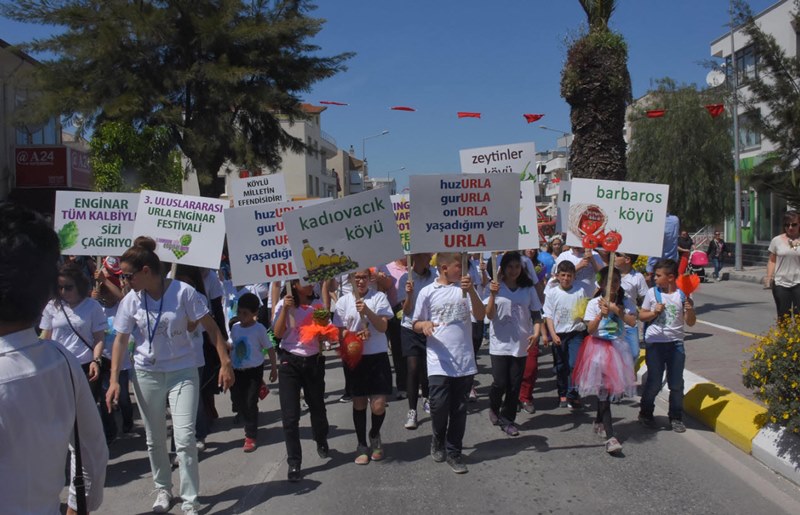 Urla'nın renkli festivali başladı
