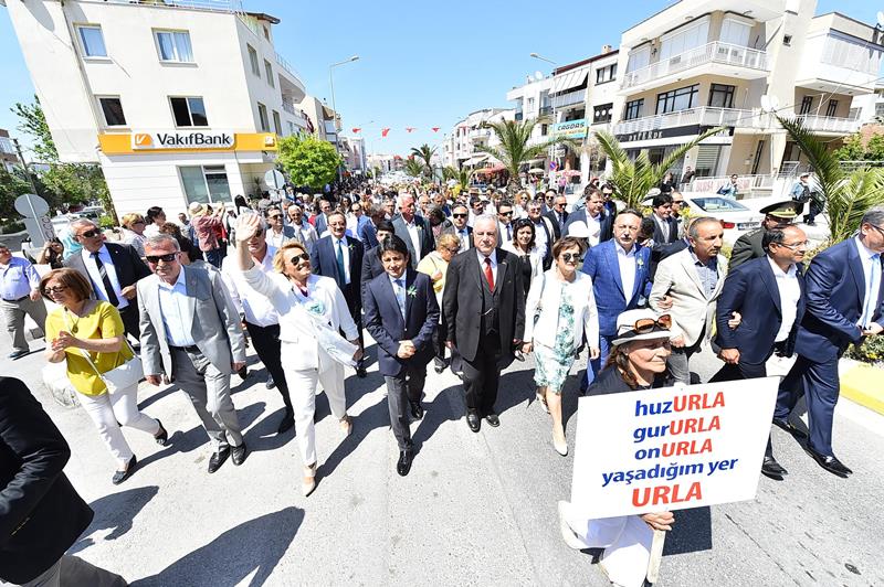Urla'nın renkli festivali başladı