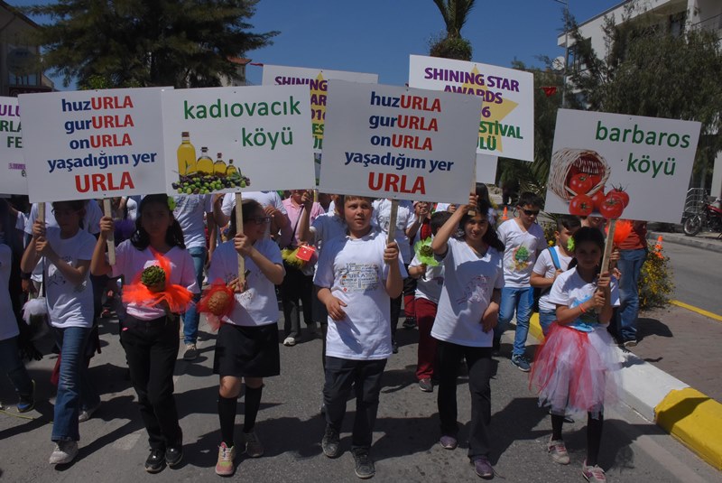 Urla'nın renkli festivali başladı