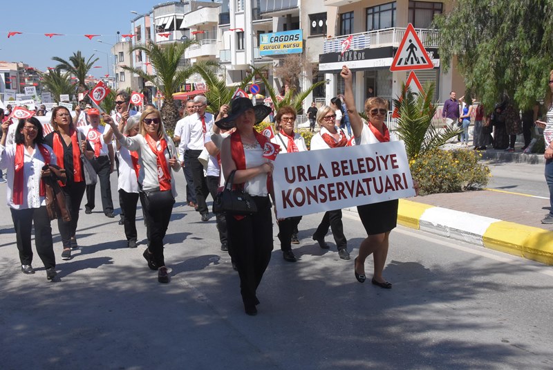 Urla'nın renkli festivali başladı