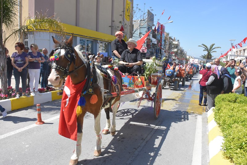 Urla'nın renkli festivali başladı