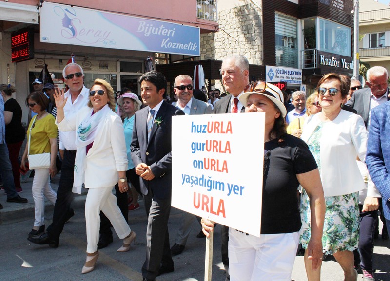 Urla'nın renkli festivali başladı