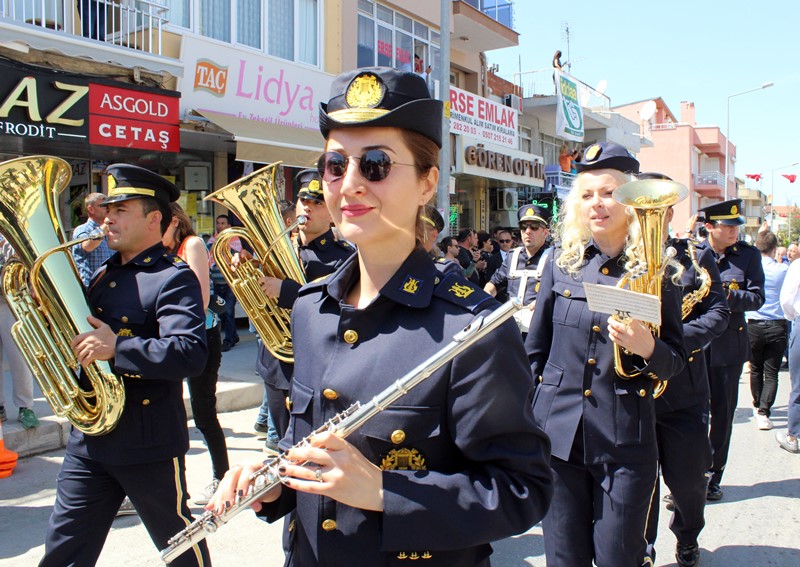 Urla'nın renkli festivali başladı