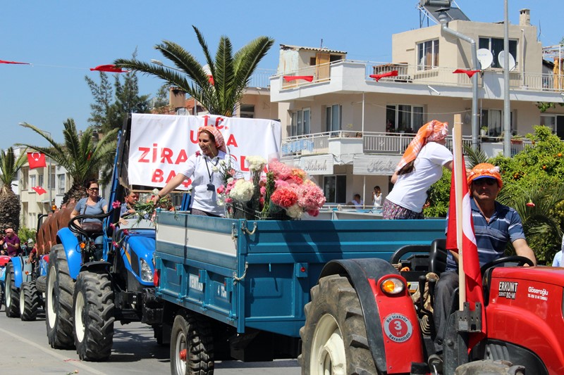 Urla'nın renkli festivali başladı