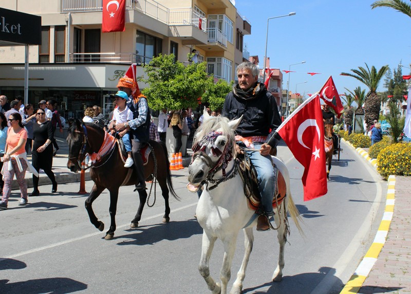 Urla'nın renkli festivali başladı