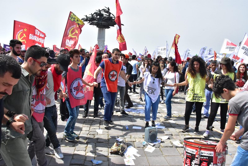 İzmir'de 1 Mayıs coşkusu