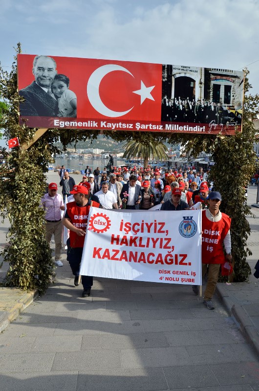 İzmir'de 1 Mayıs coşkusu