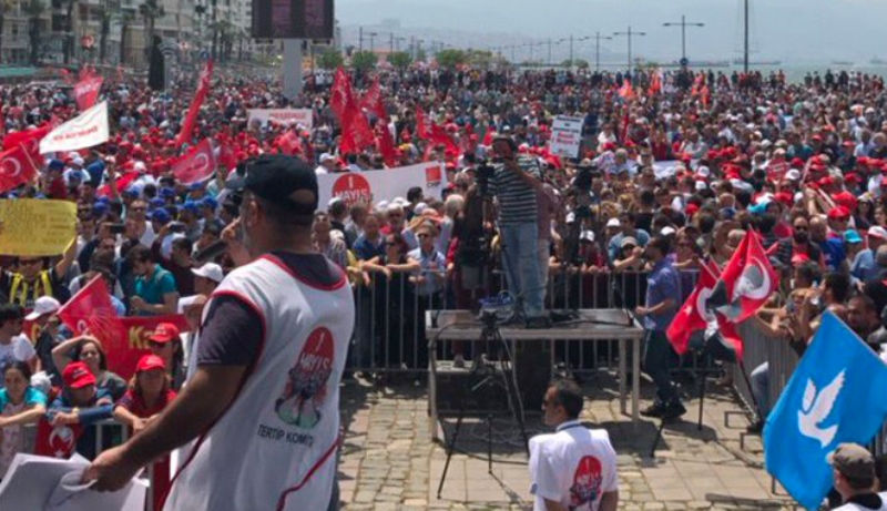 İzmir'de 1 Mayıs coşkusu